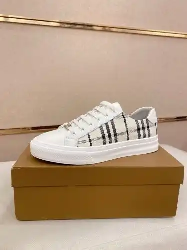 Burberry* Men's Code: 0630B30 Size: 38-44