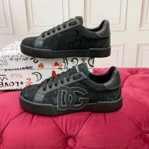DG* Couple Model Code: 0722C40 Size: Women 35-41 Men's Model 38-45