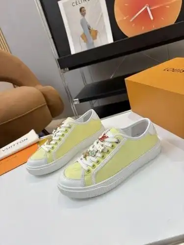 LV* Couple model Code: 0722C30 Size: 35-45 (female 40.41.42, male 39.45 will be returned or exchange