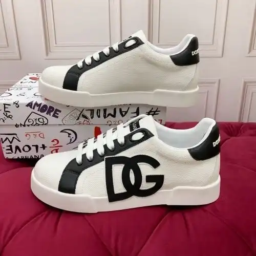 DG* Couple Model Code: 0722C40 Size: Women 35-41 Men's Model 38-45