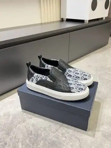 Dior* Men's Model Code: 0815B40 Size: 39-44 (45 46 Customized)