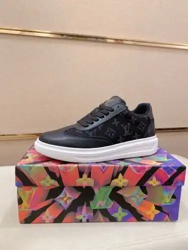 LV* Men's Model Code: 0911C00 Size: 38-44