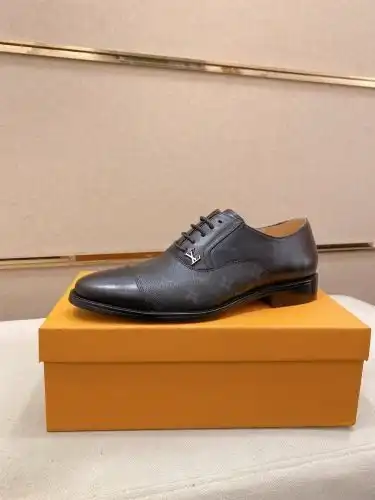 LV* Men's Code: 0911B90 Size: 38-44