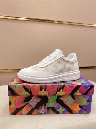 LV* Men's Model Code: 0911C00 Size: 38-44