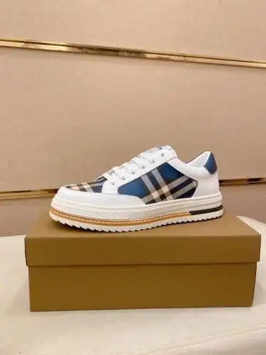 Burberry* Men's Coding: 0816B40 Size: 38-44