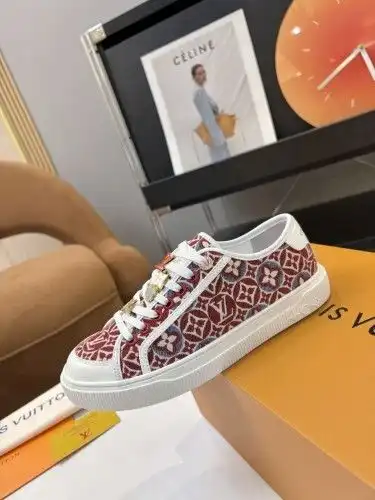 LV* Couple model Code: 0722C30 Size: 35-45 (female 40.41.42, male 39.45 will be returned or exchange