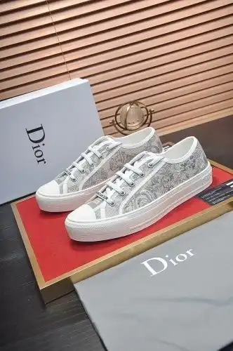 Dior* Couple model Code: 0825C00 Size: 35-40 Women's 38-44 Couple model code.