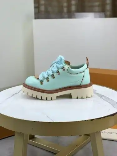LV* Couple model Code: 08D00 Size: Women 35-41 (41 custom-made without return and exchange) Men 39-4