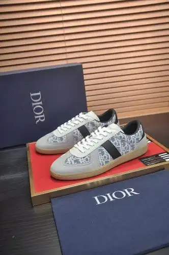 Dior* Couple model Code: 0903C20 Size: (women's size 35-40 size) (men's size 38-44 size)