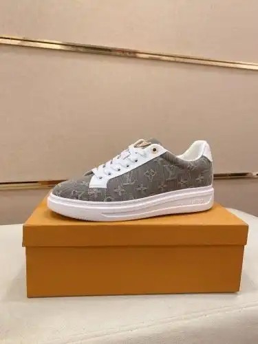 LV* Men's Model Code: 0911B30 Size: 38-44