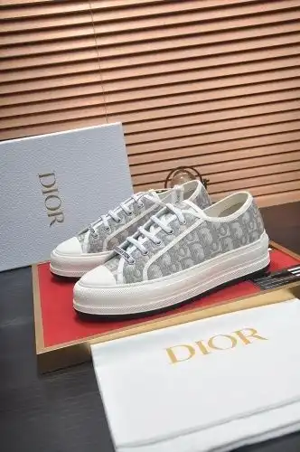 Dior* Couple model Code: 0903C00 Size: (women's size 35-40 size) (men's size 38-44 size)
