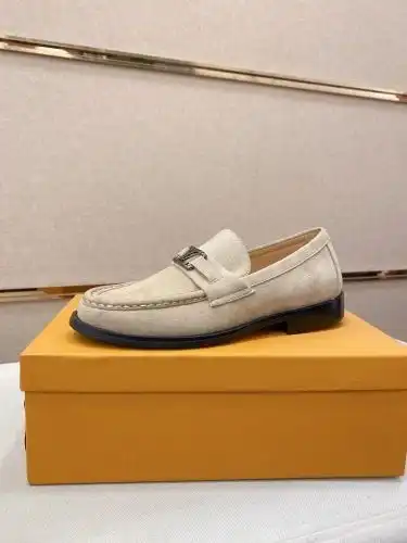LV* Men's Code: 0824B Size: 38-44