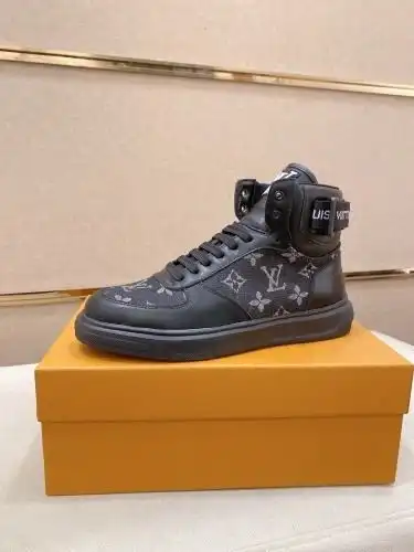 LV* Men's Model Code: 0919B40 Size: 38-44 (customized 45.)