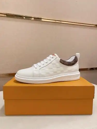 LV* Men's Code: 08B50 Size: 38-44