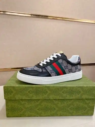 Guchi* Men's Code: 05B50 Size: 38-44