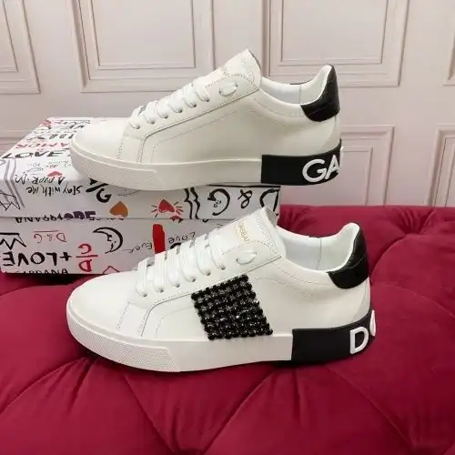 DG* Couple Model Code: 0722C60 Size: Women's 35-41 Men's 38-45