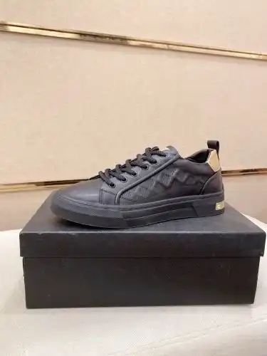Prada* Men's Model Code: 0718B40 Size: 38-44