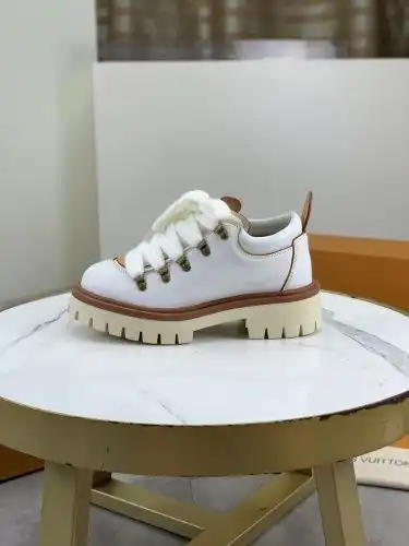 LV* Couple model Code: 08D00 Size: Women 35-41 (41 custom-made without return and exchange) Men 39-4