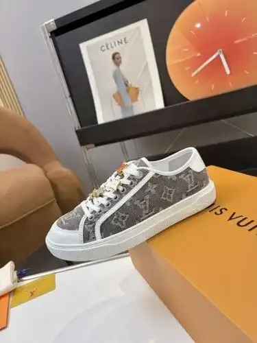 LV* Couple model Code: 0722C30 Size: 35-45 (female 40.41.42, male 39.45 will be returned or exchange