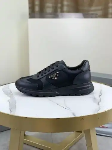 Prada* Men's Code: 0909C30 Size: 38-44