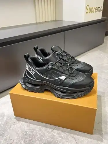 LV* Men's Model Code: 0902C30 Size: 39-44