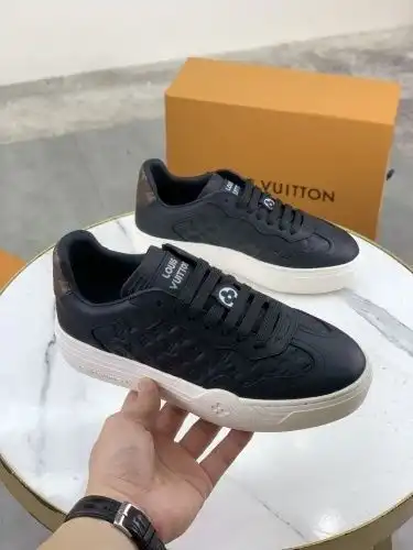 LV* Couple model Code: 0727D00 Size: Female 35-39 Male 39-44 (Female 40 Male 45 Customized)