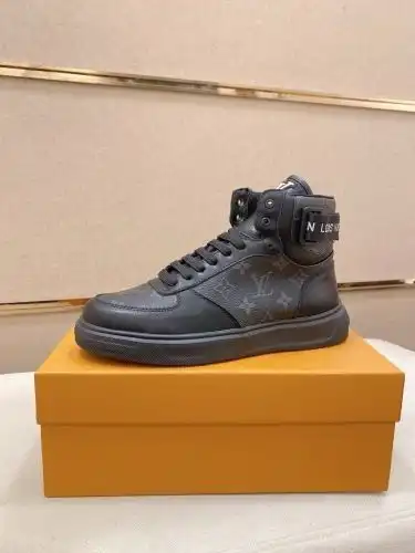 LV* Men's Model Code: 0919B40 Size: 38-44 (customized 45.)
