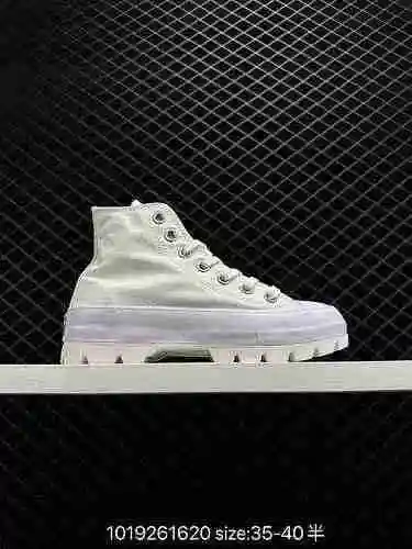 Converse Chuck Taylor All Star Lugged High Top Esta vez, el diseño es sobresaliente, cambiando la fo