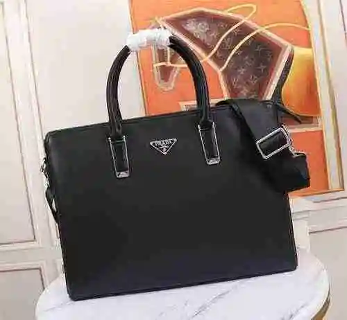 The men's exclusive official bag is made of imported top-level original leather and high-end replica