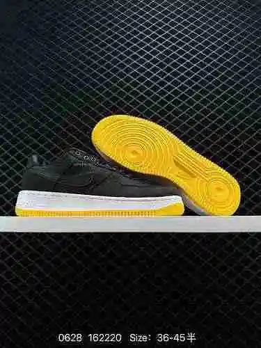 Zapatilla casual Nike Air Force Low Air Force One de caña baja. El rendimiento de amortiguación suav