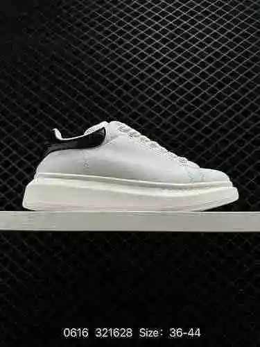  Italian luxury brand Alexander McQueen Sole Leather Sneakers low top fashion thick soled casual spo