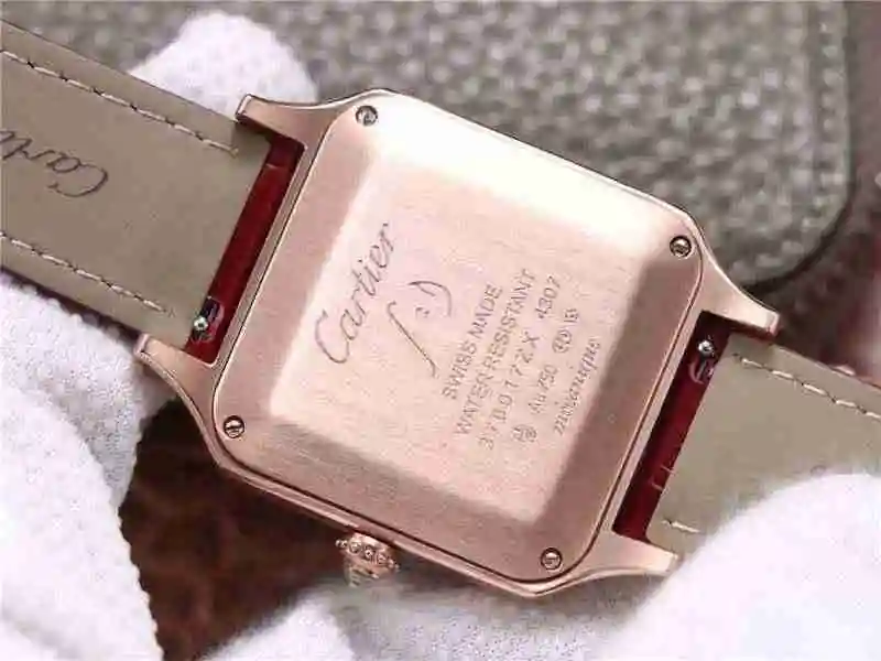 卡地亚Cartier山度士SANTOS-DUMONT 男款49mmX36mm厚度9mm，女款44mmX33mm厚度9mm (7).webp