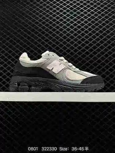 150 NewBalance2R retro unit NewBalance2R's classic color scheme follows the classic technology from 