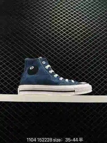 4 Converse x St ü ssy Chuck 7 Hi 8-ball Converse una vez más se asoció con St ü ssy para brindar una