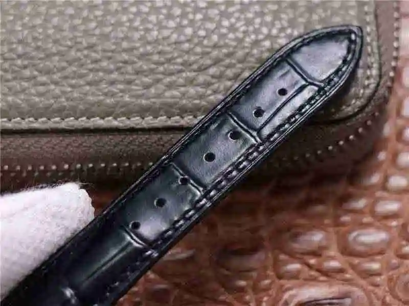 卡地亚Cartier山度士SANTOS-DUMONT 男款49mmX36mm厚度9mm，女款44mmX33mm厚度9mm (45).webp