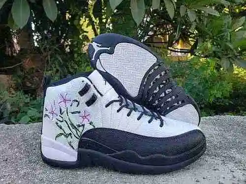 AIR jordan12 jordan12 white and black embroidered men's and women's shoes 36-47