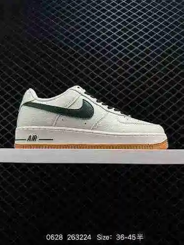 2 Auténticas zapatillas casual Nike Air Force Low Air Force One de caña baja. El rendimiento de amor