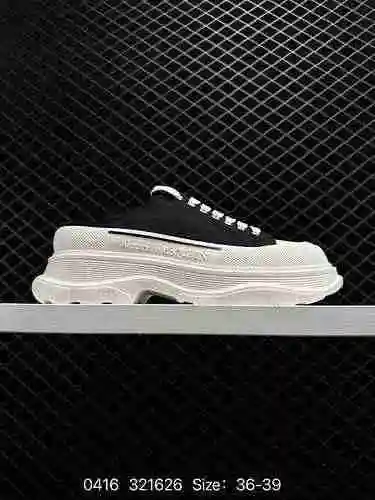 130 Alexander McQueen/Alexander McQueen muffin shoes with thick soles and raised canvas shoes are of