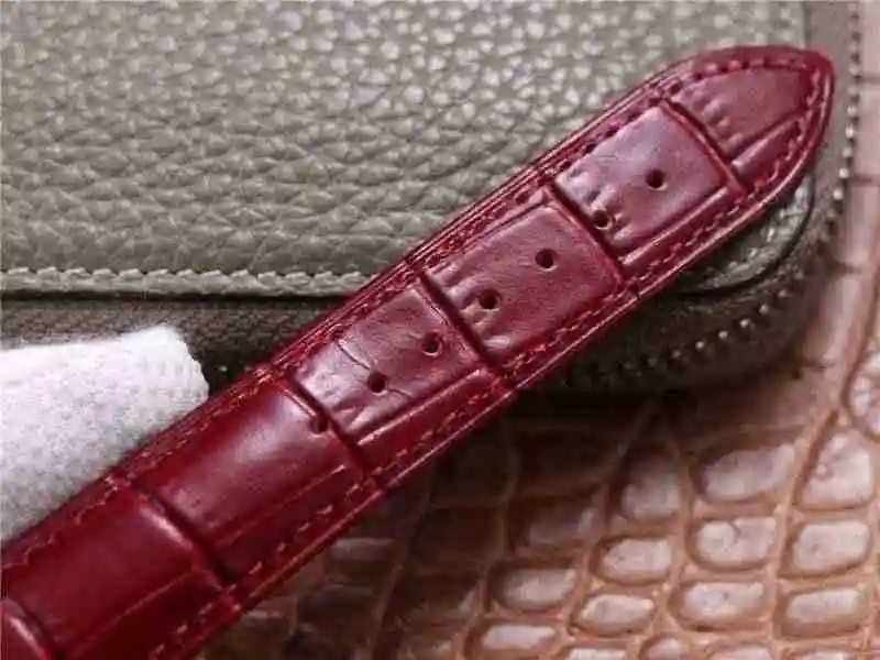 卡地亚Cartier山度士SANTOS-DUMONT 男款49mmX36mm厚度9mm，女款44mmX33mm厚度9mm (9).webp