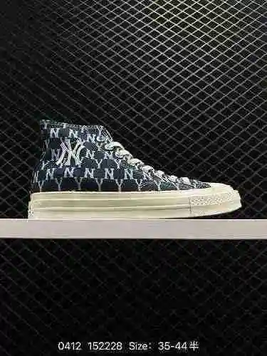 4 mezclilla nueva de marca conjunta Converse X MLB. El moldeado del producto de la empresa lleva tie