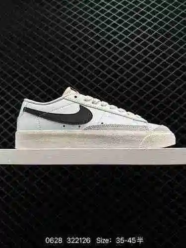 3 Nike Blazer Low&# x27; La pieza versátil 77 Jumbo es un zapato Blazer clásico nuevo y actualiz