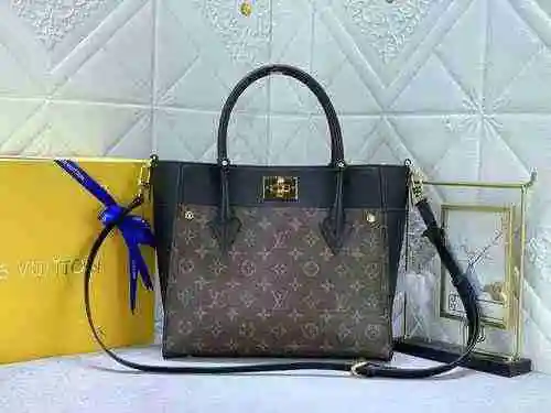 The handbag is made of imported original cowhide, with a high-end quality delivery gift bag. The inv