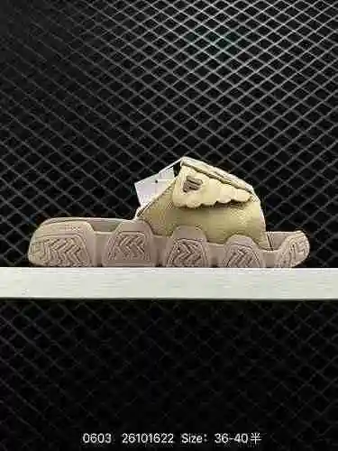 Pantuflas de pan FILA Fei Le Chao para hombres y mujeres 223 Zapatos de playa Número de producto: T2