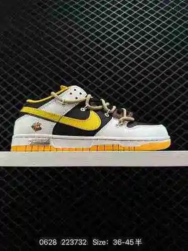 La zapatilla retro Nike Dunk Low Sp, un clásico de baloncesto de los años 80, fue diseñada originalm