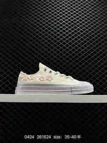 2. Converse CHUCK 7S Primavera Nueva colección de bordados de flores de cerezo. Converse, esta vez e