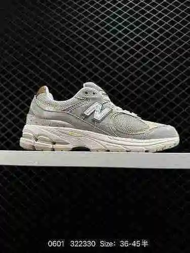 The 150 New Balance 2R running shoe follows the classic technology from its inception, featuring an 