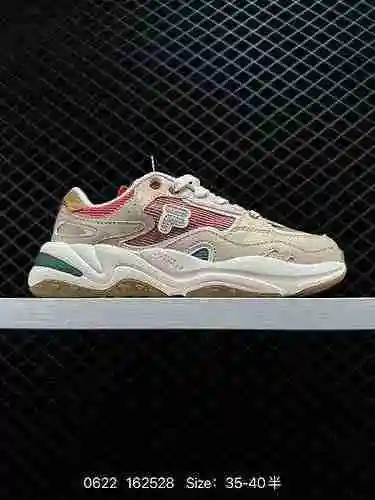 4 Las sandalias para mujer FILA FUSION, una marca deportiva clásica italiana con una historia de más