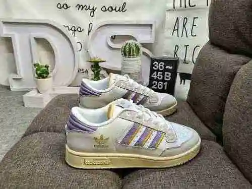261DAdidas Forum 84 Zapatillas informales de moda, versátiles y de corte bajo. Basado en la aparienc