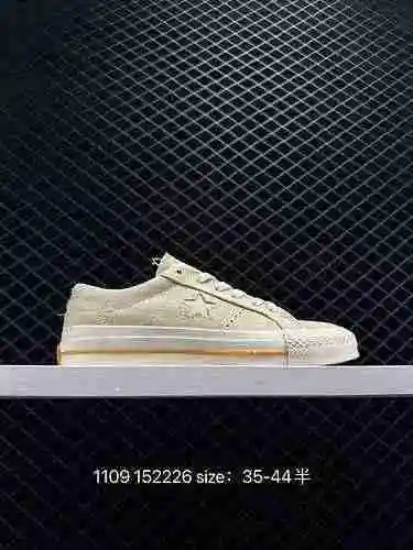 Las 3 CONVERSE One Star nacieron en el año 974 y fueron las primeras zapatillas de baloncesto modern