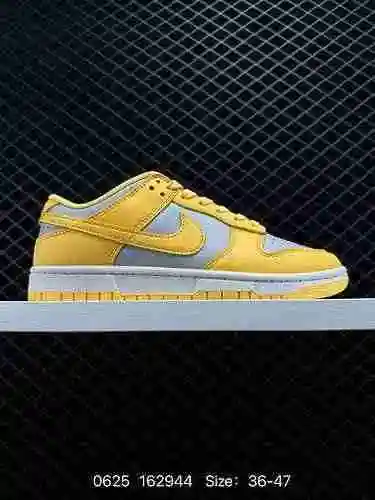 El 22 Nike Dunk Low Citron Pulse está disponible en una combinación de colores amarillo gris con Lig